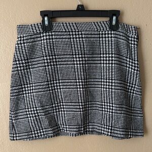 Forever 21 Black and White Houndstooth Skirt